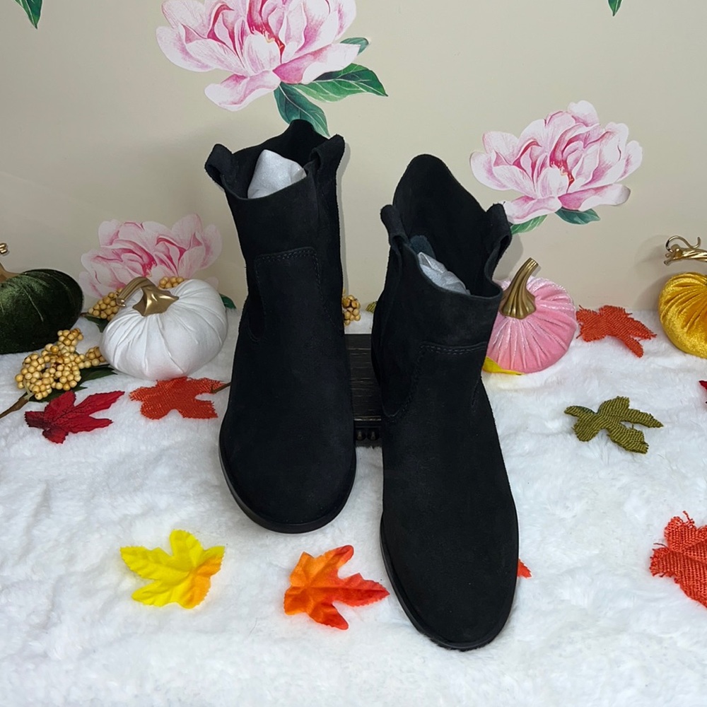 Gianni Bini Black Suede Ankle Pull On Boots Women’s.  #39